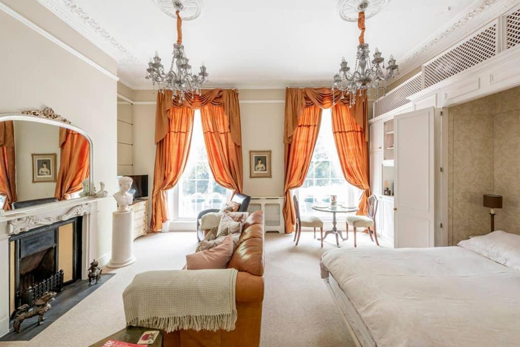 Beautiful Studio With Private Outside Terrace Lägenhet Bath Exteriör bild