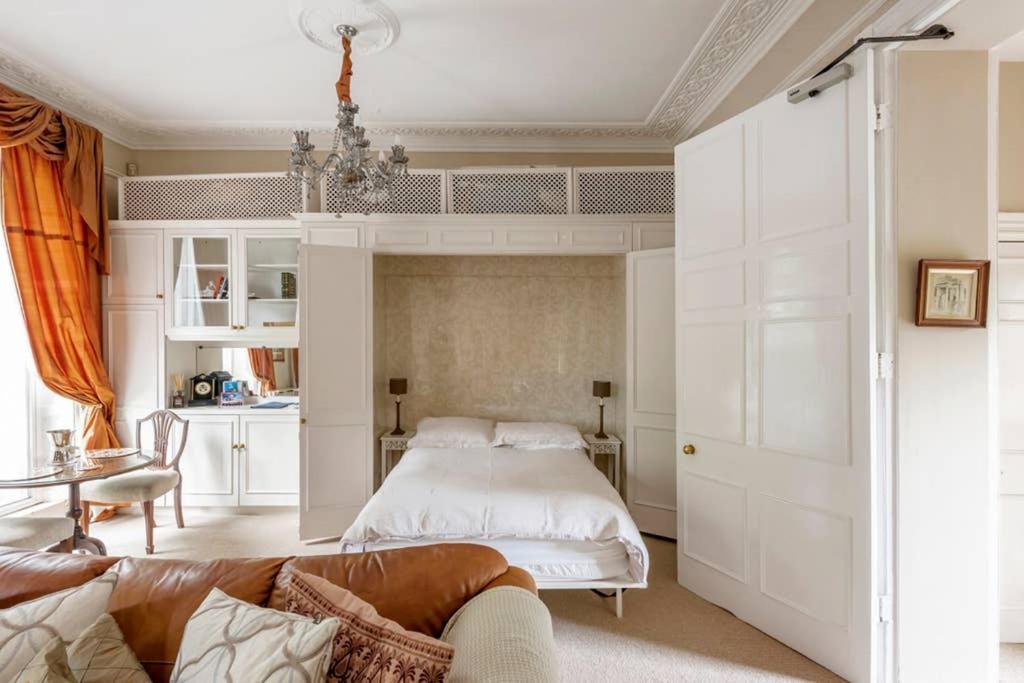 Beautiful Studio With Private Outside Terrace Lägenhet Bath Exteriör bild